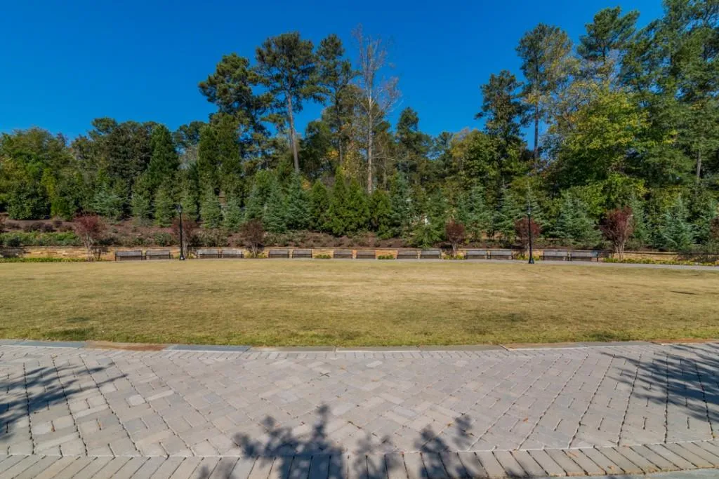 6980 Roswell Road Unit E2, Sandy Springs, Georgia 30328, 2 Bedrooms Bedrooms, ,2 BathroomsBathrooms,Residential,Sold,6980 Roswell Road Unit E2,5815649