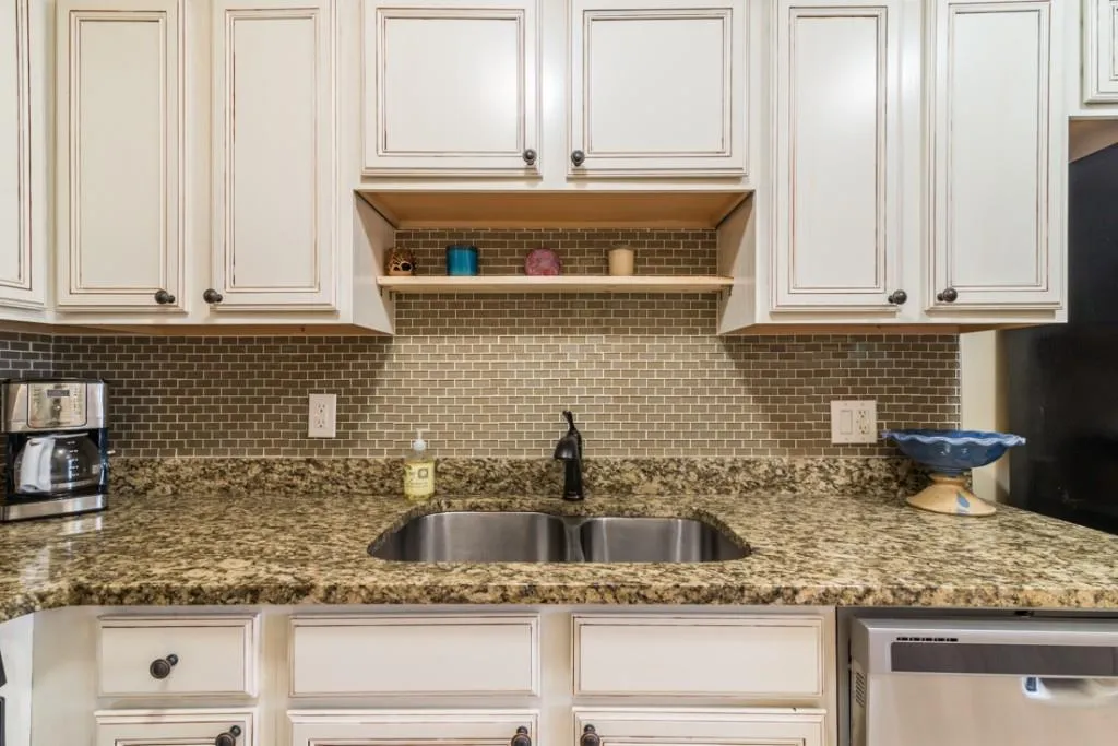 6980 Roswell Road Unit E2, Sandy Springs, Georgia 30328, 2 Bedrooms Bedrooms, ,2 BathroomsBathrooms,Residential,Sold,6980 Roswell Road Unit E2,5815649