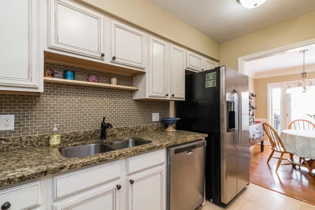 6980 Roswell Road Unit E2, Sandy Springs, Georgia 30328, 2 Bedrooms Bedrooms, ,2 BathroomsBathrooms,Residential,Sold,6980 Roswell Road Unit E2,5815649