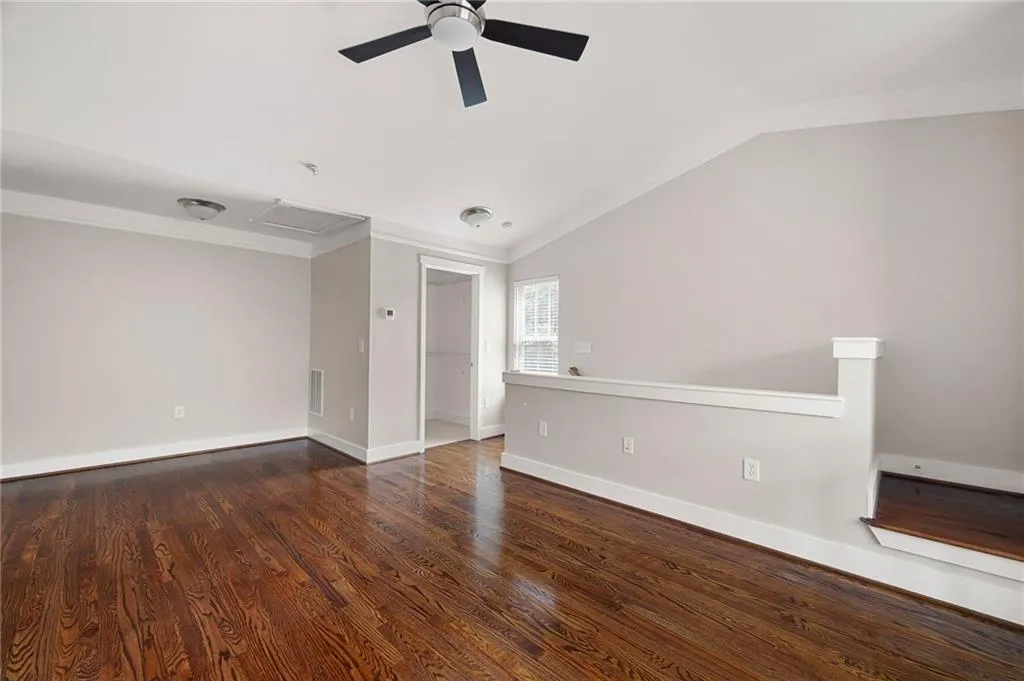 Loft - features vaulted ceiling