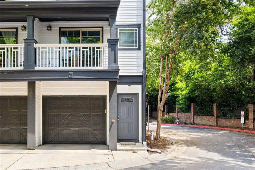 front entry/ garage - end unit