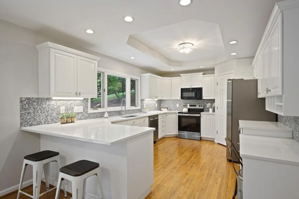 New Quartz,and beaded backsplash