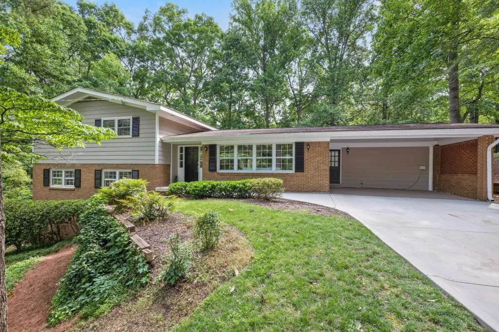 225 River Springs Drive, Sandy Springs, Georgia 30328, 4 Bedrooms Bedrooms, ,3 BathroomsBathrooms,Residential,Sold,225 River Springs Drive,7586195
