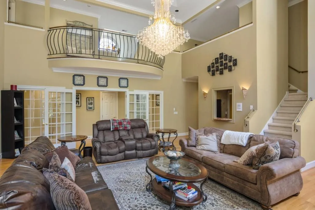 2895 Coles Way, Sandy Springs, Georgia 30350, 5 Bedrooms Bedrooms, ,5 BathroomsBathrooms,Residential,Sold,2895 Coles Way,6580595