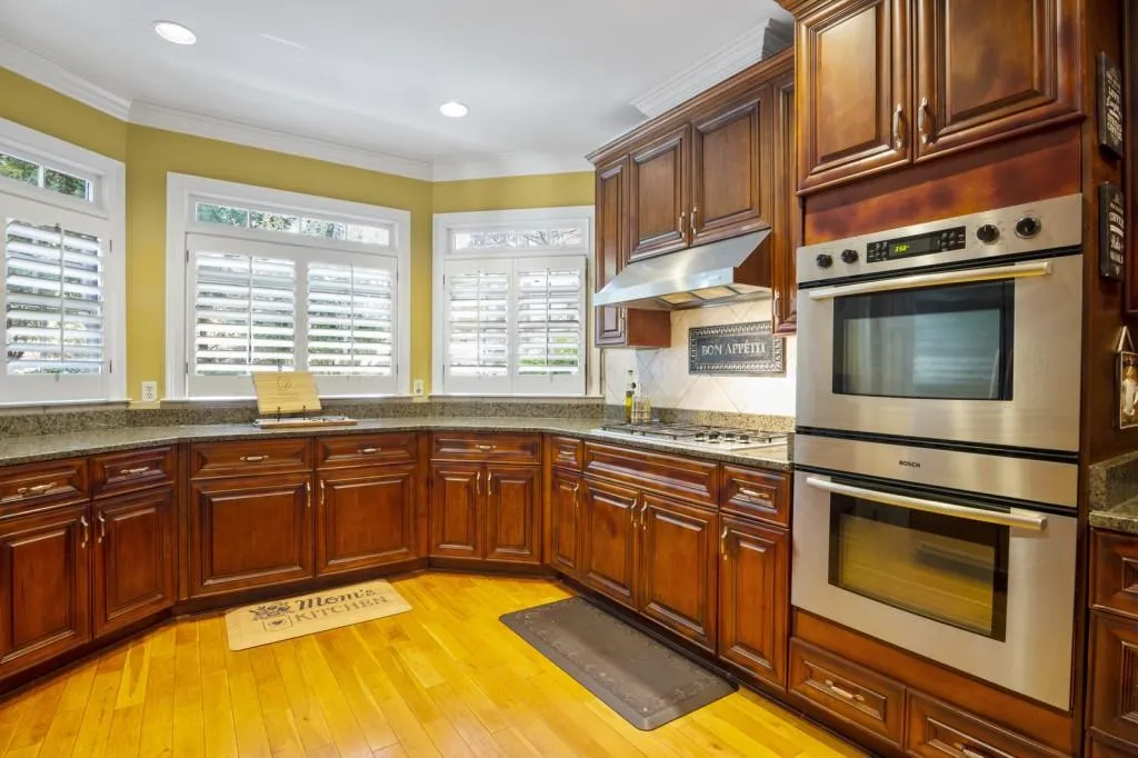 2895 Coles Way, Sandy Springs, Georgia 30350, 5 Bedrooms Bedrooms, ,5 BathroomsBathrooms,Residential,Sold,2895 Coles Way,6580595