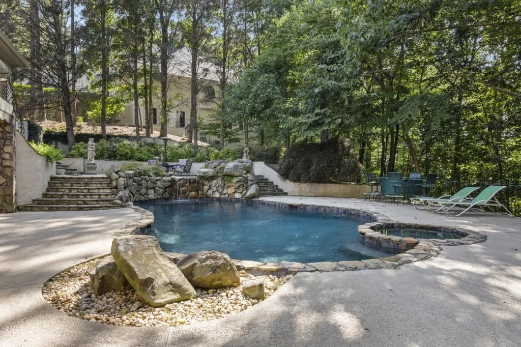 2895 Coles Way, Sandy Springs, Georgia 30350, 5 Bedrooms Bedrooms, ,5 BathroomsBathrooms,Residential,Sold,2895 Coles Way,6580595