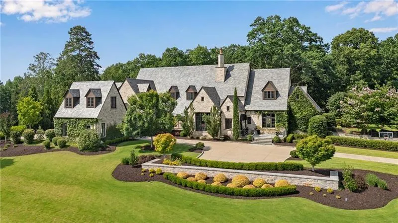 560 Lost River Bend, Milton, Georgia 30004