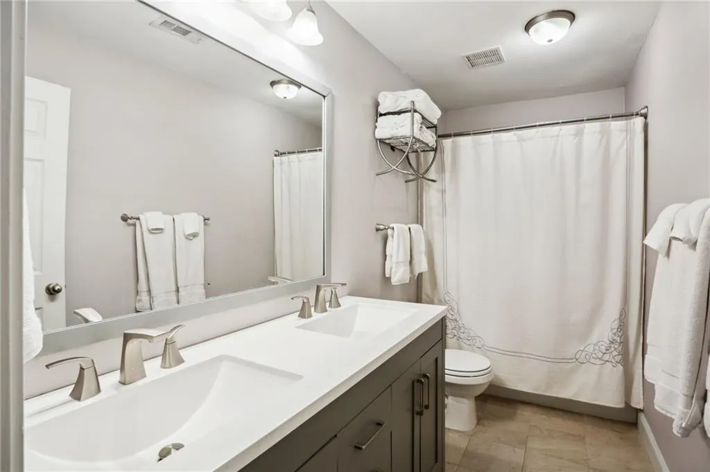 6980 Roswell Road Unit F7, Atlanta, Georgia 30328, 3 Bedrooms Bedrooms, ,2 BathroomsBathrooms,Residential,Sold,6980 Roswell Road Unit F7,7181676