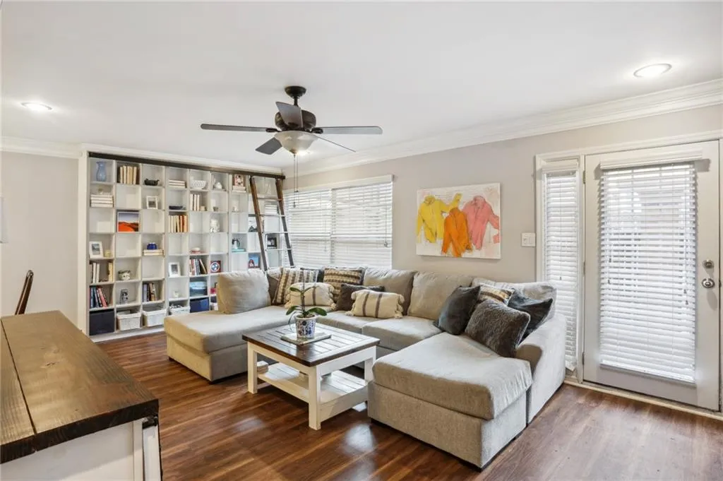 6980 Roswell Road Unit F7, Atlanta, Georgia 30328, 3 Bedrooms Bedrooms, ,2 BathroomsBathrooms,Residential,Sold,6980 Roswell Road Unit F7,7181676