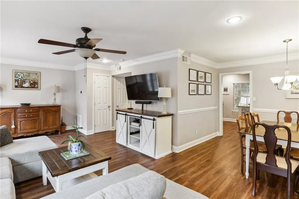 6980 Roswell Road Unit F7, Atlanta, Georgia 30328, 3 Bedrooms Bedrooms, ,2 BathroomsBathrooms,Residential,Sold,6980 Roswell Road Unit F7,7181676