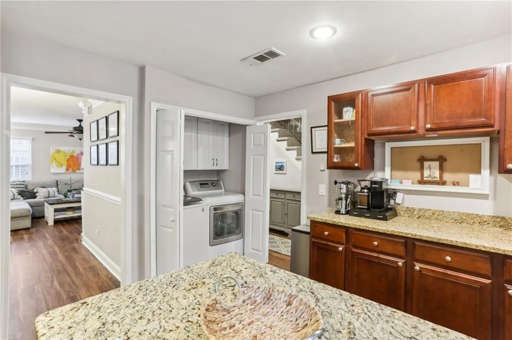 6980 Roswell Road Unit F7, Atlanta, Georgia 30328, 3 Bedrooms Bedrooms, ,2 BathroomsBathrooms,Residential,Sold,6980 Roswell Road Unit F7,7181676