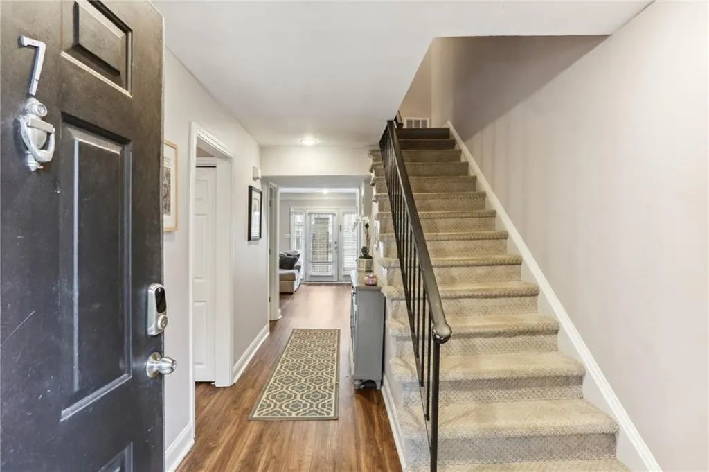 6980 Roswell Road Unit F7, Atlanta, Georgia 30328, 3 Bedrooms Bedrooms, ,2 BathroomsBathrooms,Residential,Sold,6980 Roswell Road Unit F7,7181676