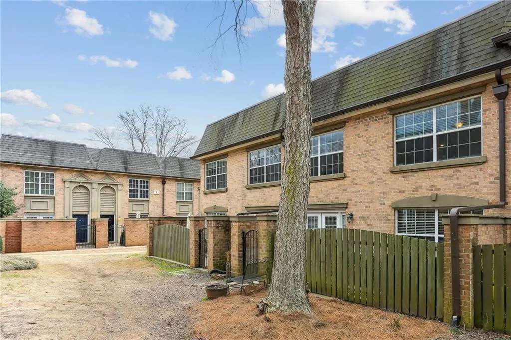 6980 Roswell Road Unit F7, Atlanta, Georgia 30328, 3 Bedrooms Bedrooms, ,2 BathroomsBathrooms,Residential,Sold,6980 Roswell Road Unit F7,7181676