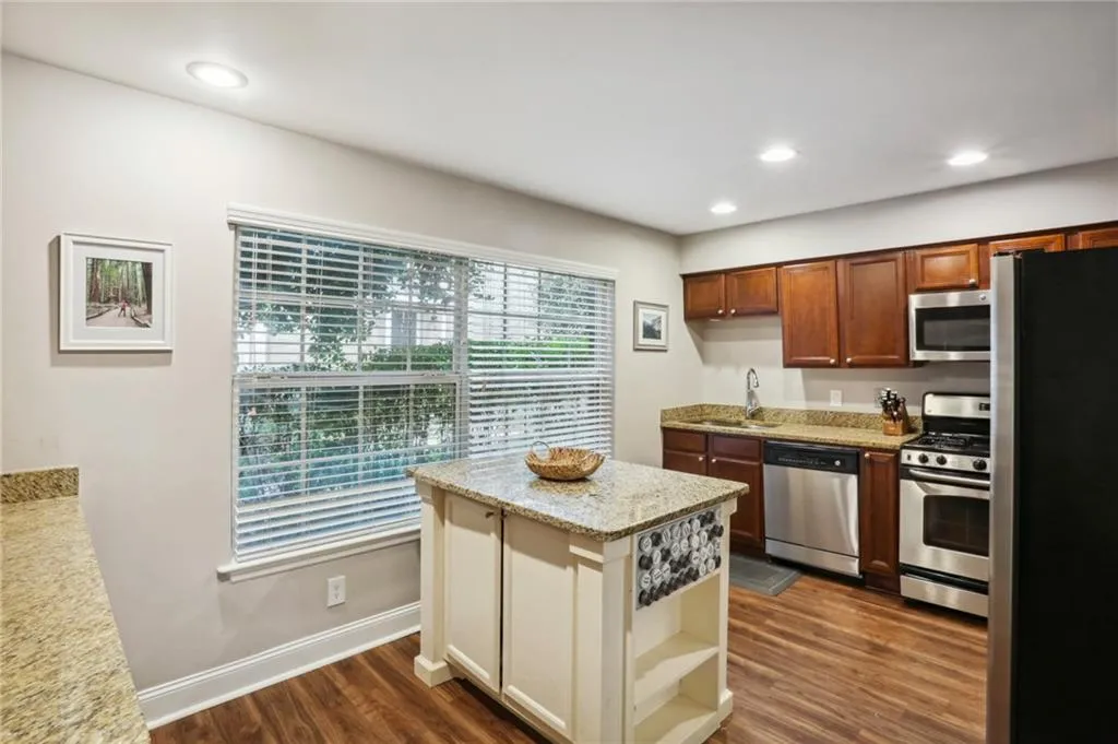 6980 Roswell Road Unit F7, Atlanta, Georgia 30328, 3 Bedrooms Bedrooms, ,2 BathroomsBathrooms,Residential,Sold,6980 Roswell Road Unit F7,7181676