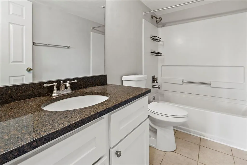 Large Bathroom for Secondary Bathroom