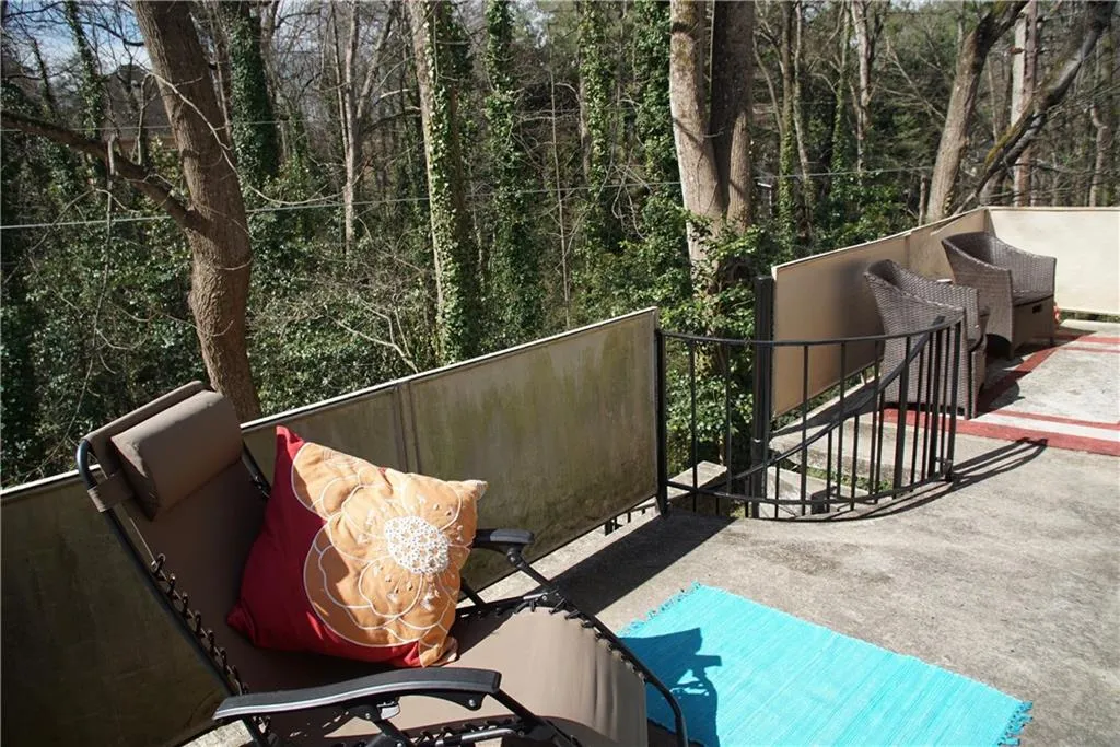 5400 Roswell Road Unit H5, Atlanta, Georgia 30342, 2 Bedrooms Bedrooms, ,1 BathroomBathrooms,Residential,Sold,5400 Roswell Road Unit H5,5657206