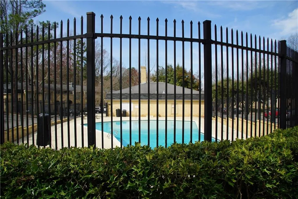 5400 Roswell Road Unit H5, Atlanta, Georgia 30342, 2 Bedrooms Bedrooms, ,1 BathroomBathrooms,Residential,Sold,5400 Roswell Road Unit H5,5657206