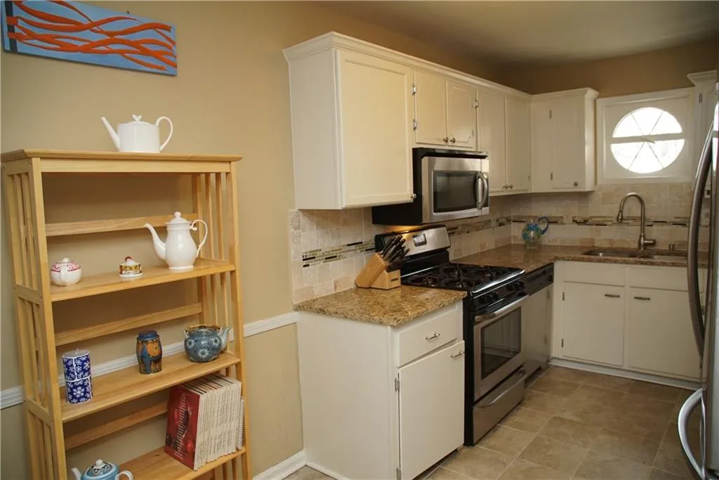 5400 Roswell Road Unit H5, Atlanta, Georgia 30342, 2 Bedrooms Bedrooms, ,1 BathroomBathrooms,Residential,Sold,5400 Roswell Road Unit H5,5657206