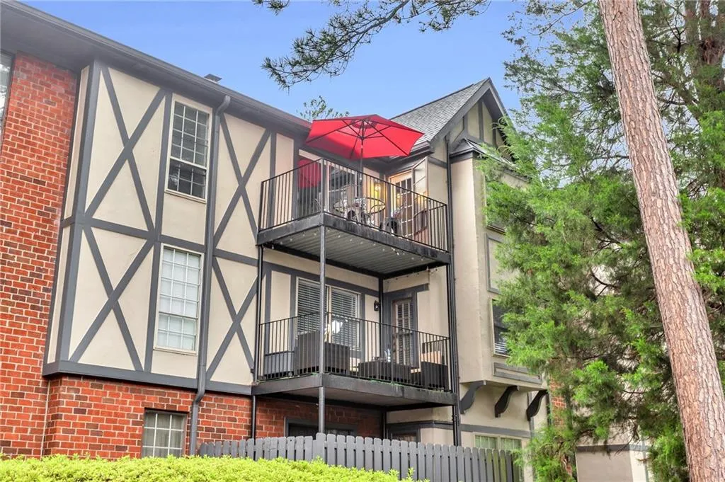 6851 Roswell Road Ne Unit Q17, Sandy Springs, Georgia 30328, 3 Bedrooms Bedrooms, ,2 BathroomsBathrooms,Residential,Sold,6851 Roswell Road Ne Unit Q17,7104980