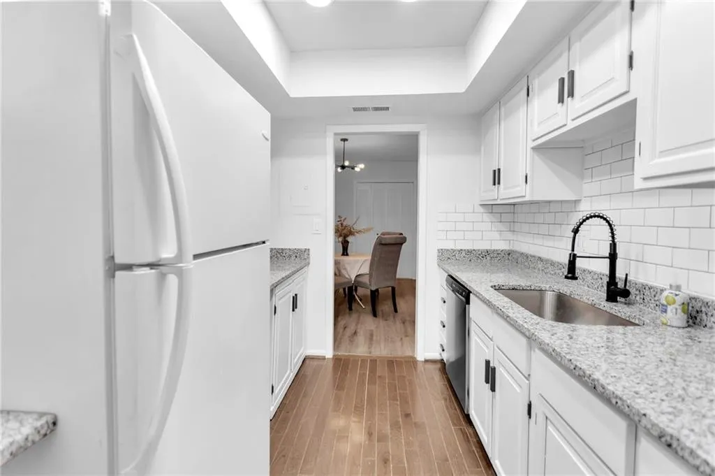 6851 Roswell Road Ne Unit Q17, Sandy Springs, Georgia 30328, 3 Bedrooms Bedrooms, ,2 BathroomsBathrooms,Residential,Sold,6851 Roswell Road Ne Unit Q17,7104980