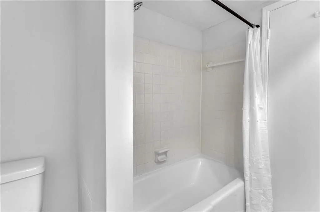 6851 Roswell Road Ne Unit Q17, Sandy Springs, Georgia 30328, 3 Bedrooms Bedrooms, ,2 BathroomsBathrooms,Residential,Sold,6851 Roswell Road Ne Unit Q17,7104980