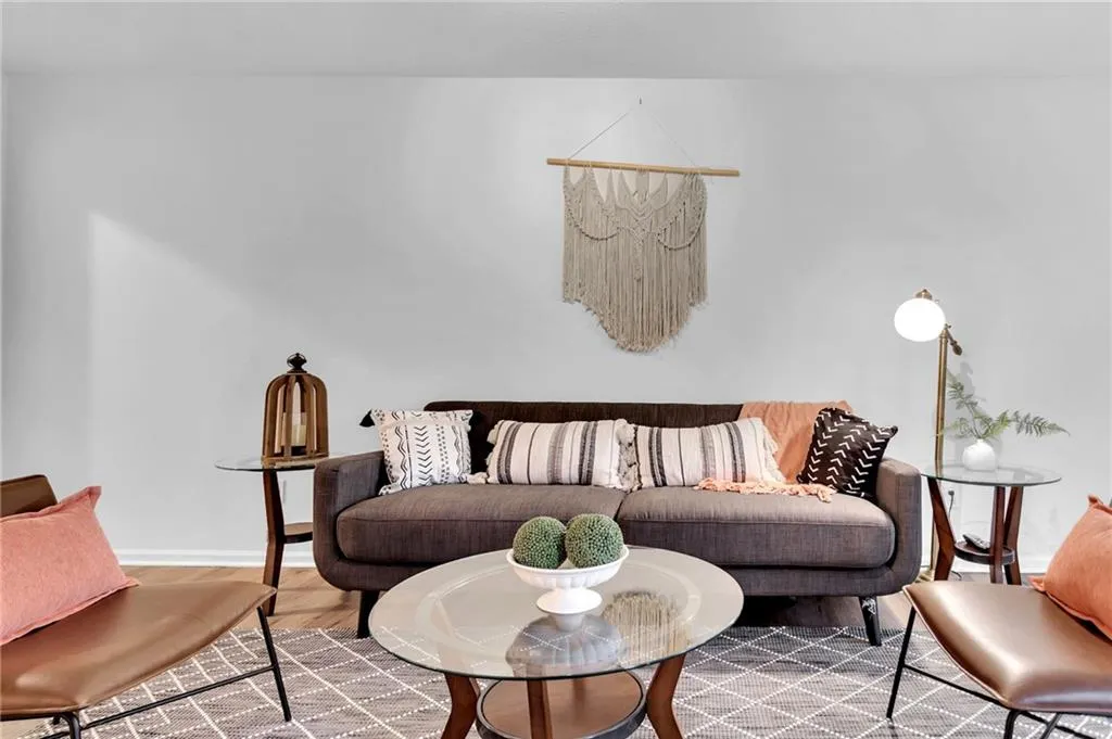 6851 Roswell Road Ne Unit Q17, Sandy Springs, Georgia 30328, 3 Bedrooms Bedrooms, ,2 BathroomsBathrooms,Residential,Sold,6851 Roswell Road Ne Unit Q17,7104980