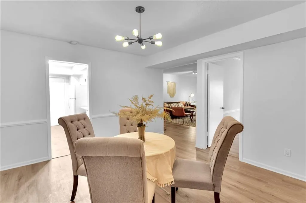 6851 Roswell Road Ne Unit Q17, Sandy Springs, Georgia 30328, 3 Bedrooms Bedrooms, ,2 BathroomsBathrooms,Residential,Sold,6851 Roswell Road Ne Unit Q17,7104980