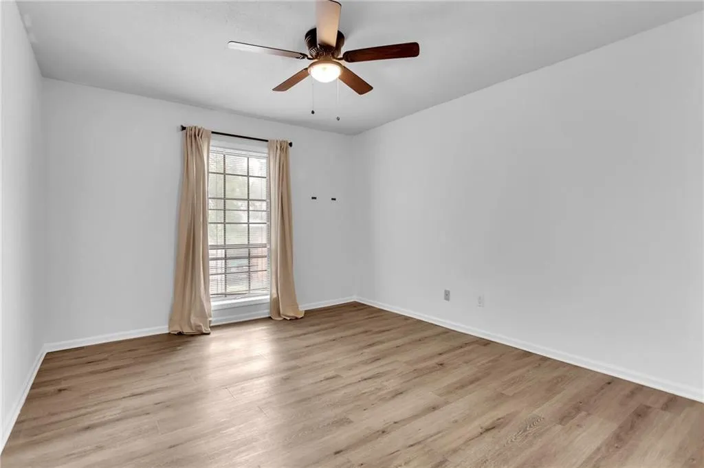 6851 Roswell Road Ne Unit Q17, Sandy Springs, Georgia 30328, 3 Bedrooms Bedrooms, ,2 BathroomsBathrooms,Residential,Sold,6851 Roswell Road Ne Unit Q17,7104980