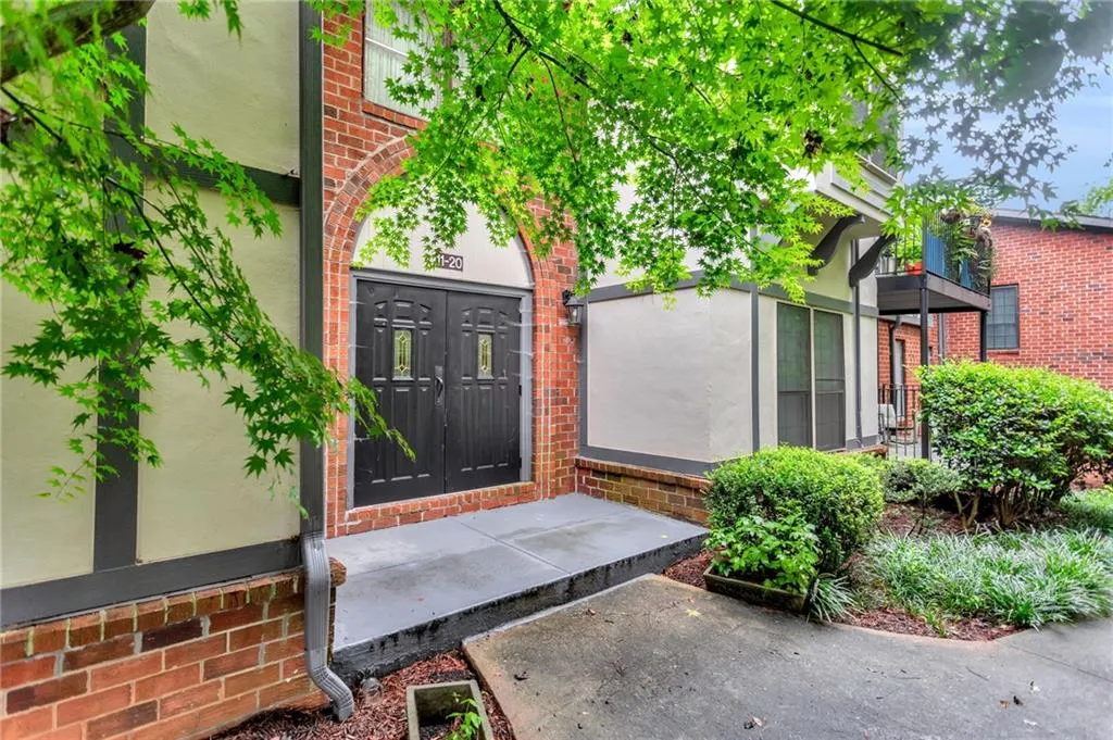 6851 Roswell Road Ne Unit Q17, Sandy Springs, Georgia 30328, 3 Bedrooms Bedrooms, ,2 BathroomsBathrooms,Residential,Sold,6851 Roswell Road Ne Unit Q17,7104980