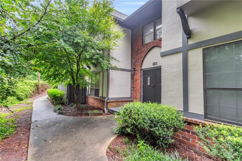 6851 Roswell Road Ne Unit Q17, Sandy Springs, Georgia 30328, 3 Bedrooms Bedrooms, ,2 BathroomsBathrooms,Residential,Sold,6851 Roswell Road Ne Unit Q17,7104980