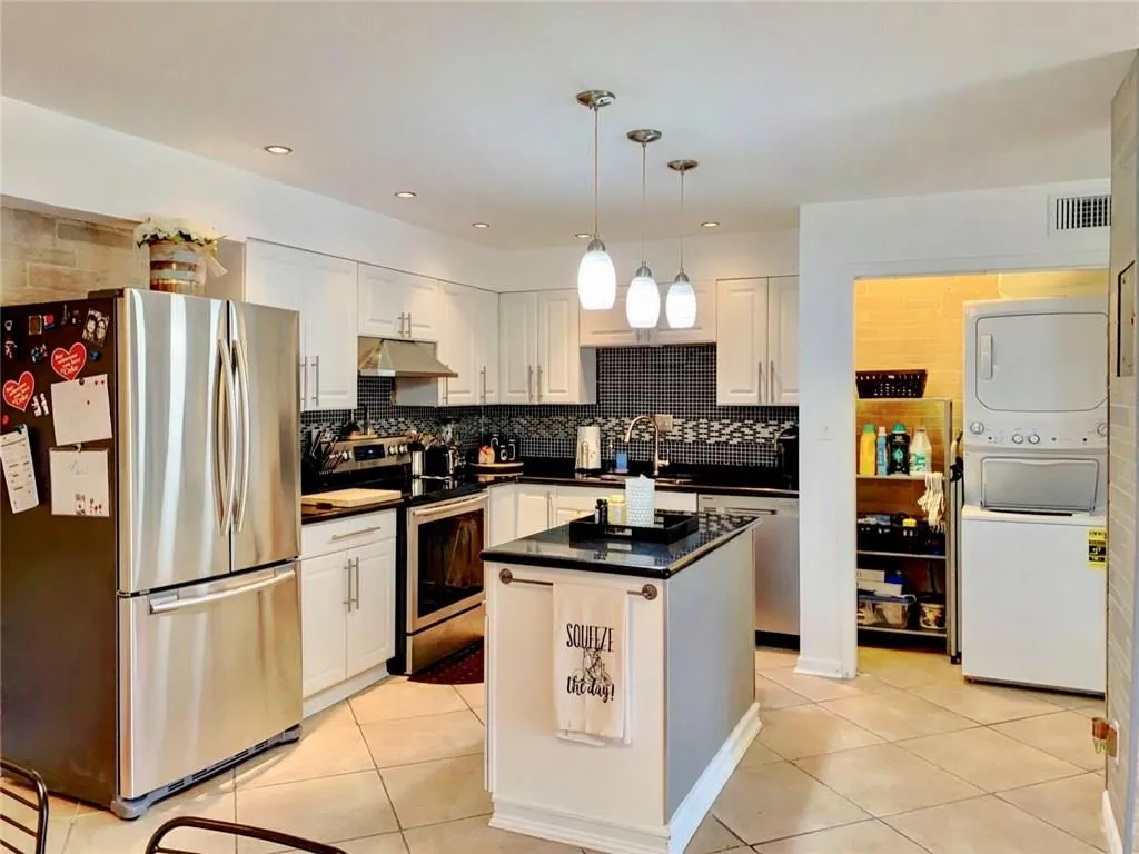 6520 Roswell Road Unit 55, Atlanta, Georgia 30328, 2 Bedrooms Bedrooms, ,2 BathroomsBathrooms,Residential,Sold,6520 Roswell Road Unit 55,6127344