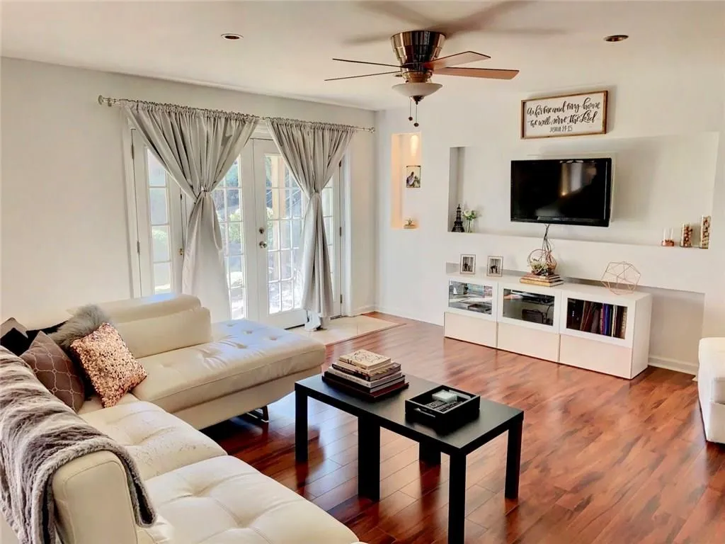 6520 Roswell Road Unit 55, Atlanta, Georgia 30328, 2 Bedrooms Bedrooms, ,2 BathroomsBathrooms,Residential,Sold,6520 Roswell Road Unit 55,6127344