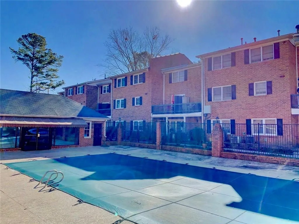 6520 Roswell Road Unit 55, Atlanta, Georgia 30328, 2 Bedrooms Bedrooms, ,2 BathroomsBathrooms,Residential,Sold,6520 Roswell Road Unit 55,6127344