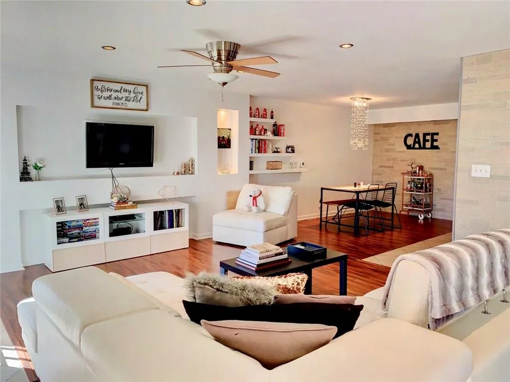 6520 Roswell Road Unit 55, Atlanta, Georgia 30328, 2 Bedrooms Bedrooms, ,2 BathroomsBathrooms,Residential,Sold,6520 Roswell Road Unit 55,6127344