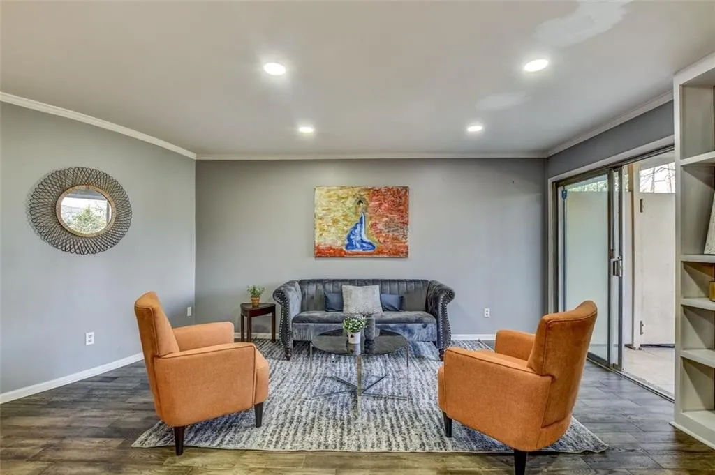 5400 Roswell Road Unit N11, Atlanta, Georgia 30342, 2 Bedrooms Bedrooms, ,2 BathroomsBathrooms,Residential,Sold,5400 Roswell Road Unit N11,6993515