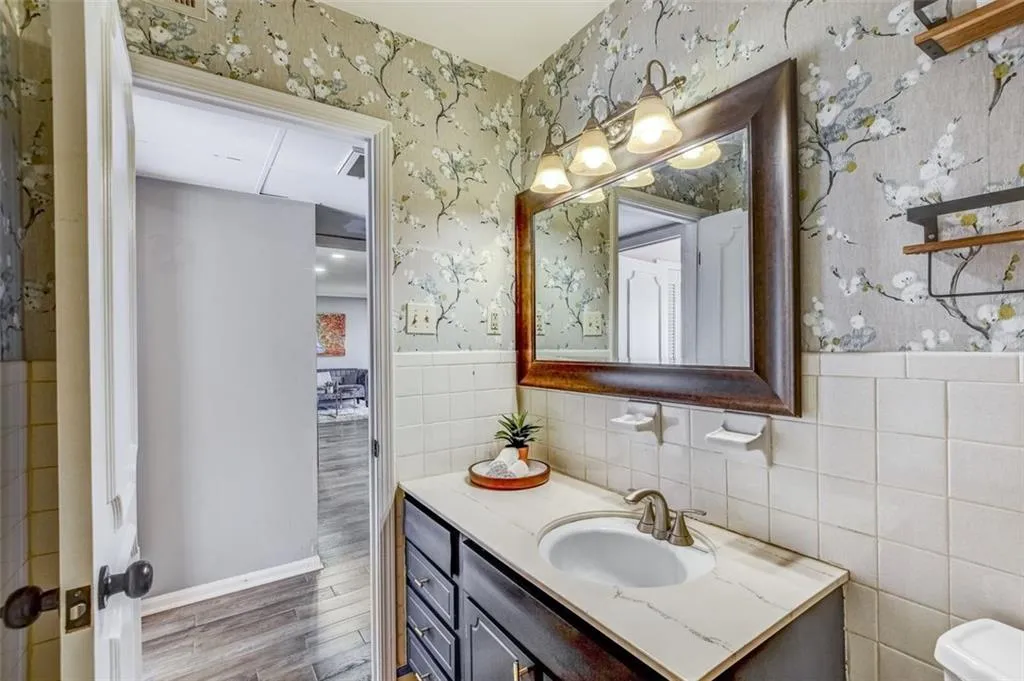 5400 Roswell Road Unit N11, Atlanta, Georgia 30342, 2 Bedrooms Bedrooms, ,2 BathroomsBathrooms,Residential,Sold,5400 Roswell Road Unit N11,6993515