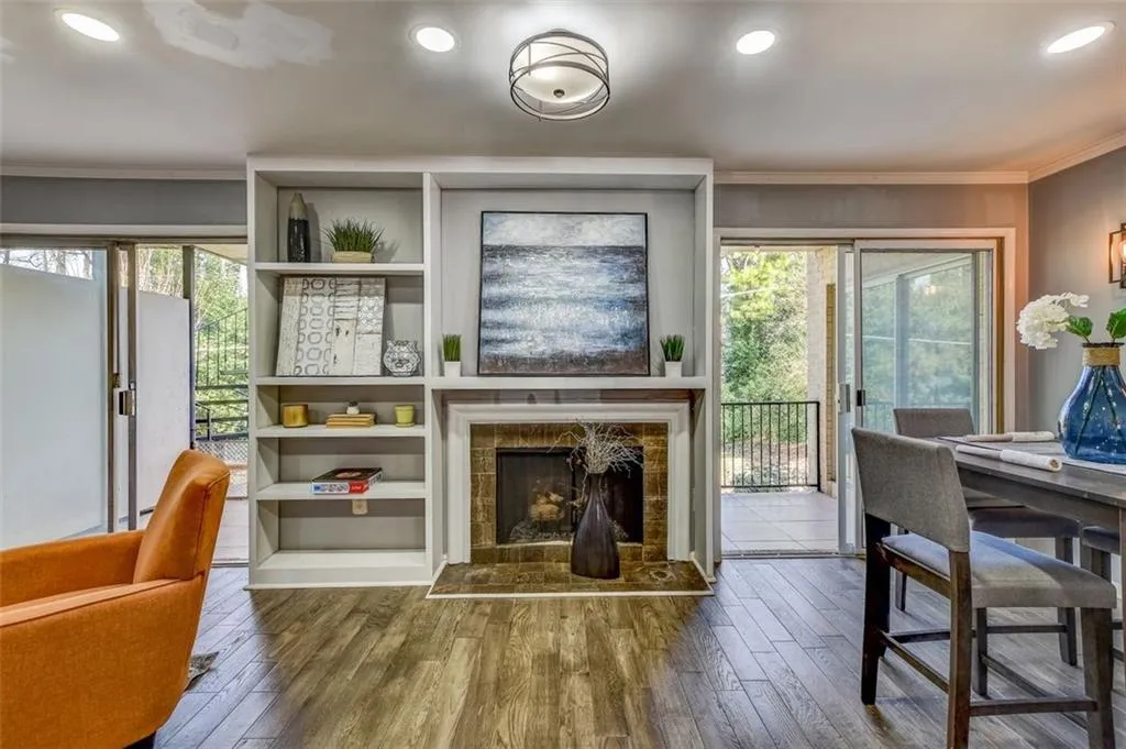 5400 Roswell Road Unit N11, Atlanta, Georgia 30342, 2 Bedrooms Bedrooms, ,2 BathroomsBathrooms,Residential,Sold,5400 Roswell Road Unit N11,6993515