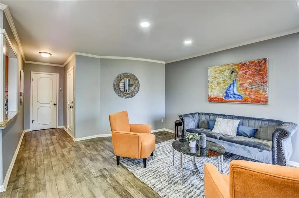 5400 Roswell Road Unit N11, Atlanta, Georgia 30342, 2 Bedrooms Bedrooms, ,2 BathroomsBathrooms,Residential,Sold,5400 Roswell Road Unit N11,6993515