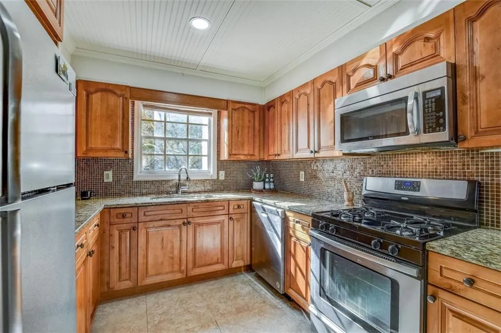 5400 Roswell Road Unit N11, Atlanta, Georgia 30342, 2 Bedrooms Bedrooms, ,2 BathroomsBathrooms,Residential,Sold,5400 Roswell Road Unit N11,6993515