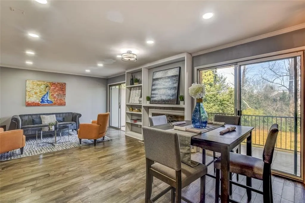 5400 Roswell Road Unit N11, Atlanta, Georgia 30342, 2 Bedrooms Bedrooms, ,2 BathroomsBathrooms,Residential,Sold,5400 Roswell Road Unit N11,6993515