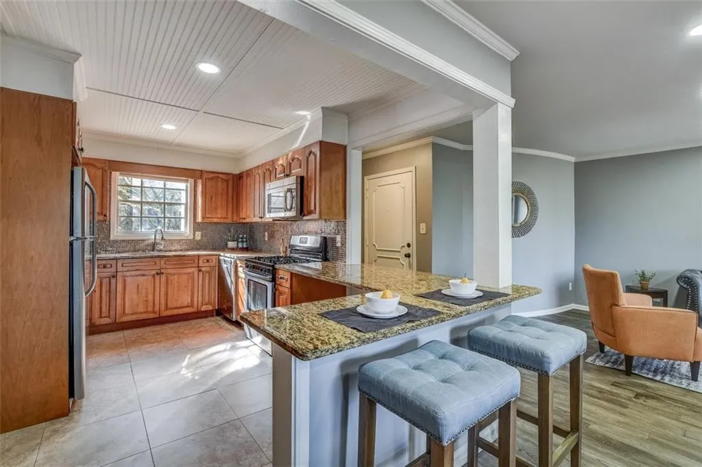 5400 Roswell Road Unit N11, Atlanta, Georgia 30342, 2 Bedrooms Bedrooms, ,2 BathroomsBathrooms,Residential,Sold,5400 Roswell Road Unit N11,6993515