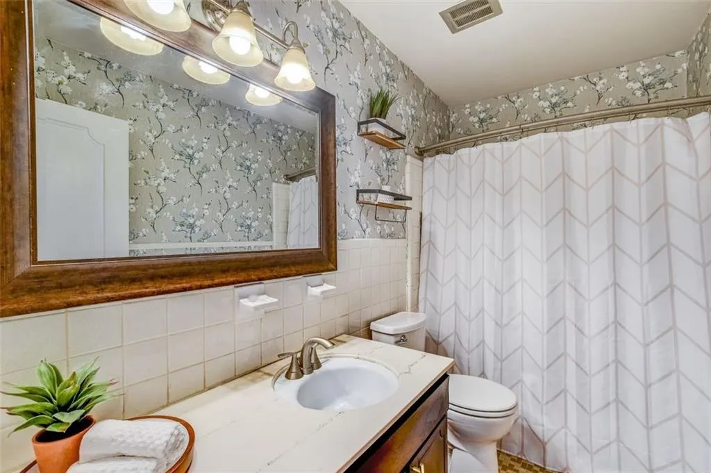 5400 Roswell Road Unit N11, Atlanta, Georgia 30342, 2 Bedrooms Bedrooms, ,2 BathroomsBathrooms,Residential,Sold,5400 Roswell Road Unit N11,6993515