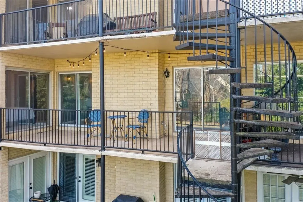 5400 Roswell Road Unit N11, Atlanta, Georgia 30342, 2 Bedrooms Bedrooms, ,2 BathroomsBathrooms,Residential,Sold,5400 Roswell Road Unit N11,6993515