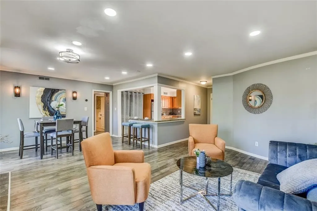 5400 Roswell Road Unit N11, Atlanta, Georgia 30342, 2 Bedrooms Bedrooms, ,2 BathroomsBathrooms,Residential,Sold,5400 Roswell Road Unit N11,6993515