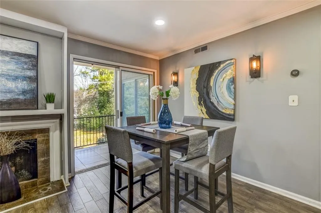 5400 Roswell Road Unit N11, Atlanta, Georgia 30342, 2 Bedrooms Bedrooms, ,2 BathroomsBathrooms,Residential,Sold,5400 Roswell Road Unit N11,6993515