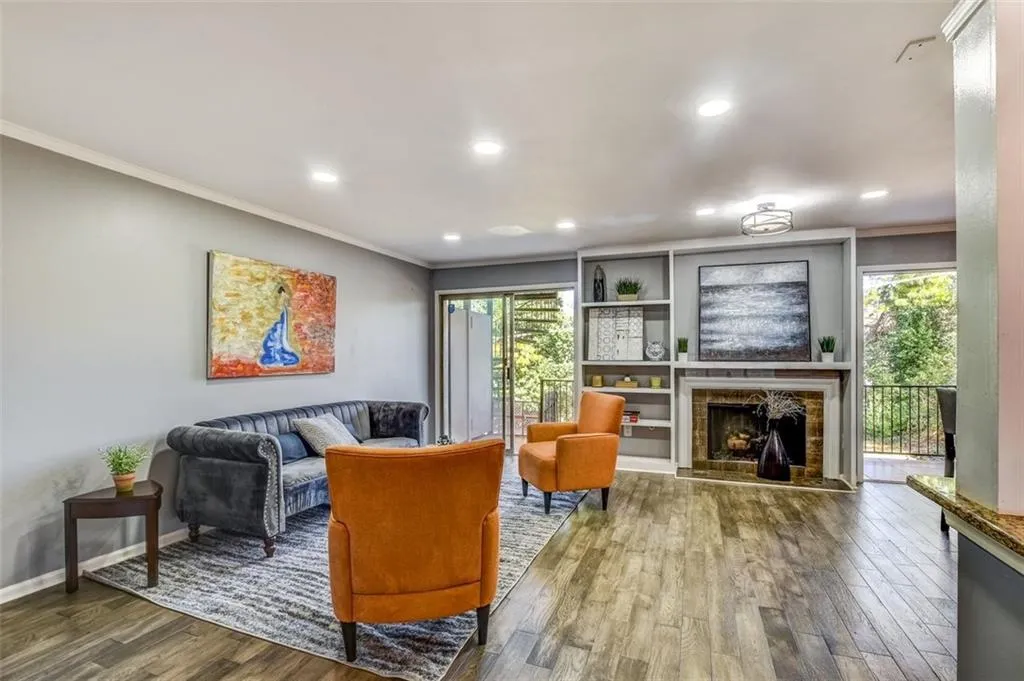 5400 Roswell Road Unit N11, Atlanta, Georgia 30342, 2 Bedrooms Bedrooms, ,2 BathroomsBathrooms,Residential,Sold,5400 Roswell Road Unit N11,6993515