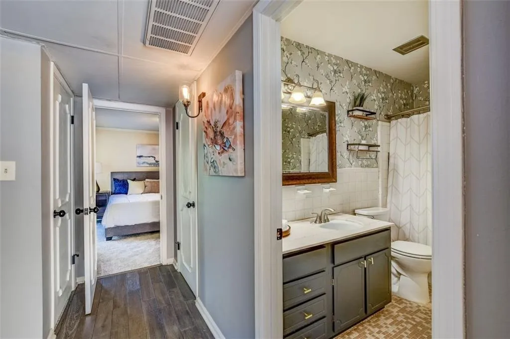 5400 Roswell Road Unit N11, Atlanta, Georgia 30342, 2 Bedrooms Bedrooms, ,2 BathroomsBathrooms,Residential,Sold,5400 Roswell Road Unit N11,6993515