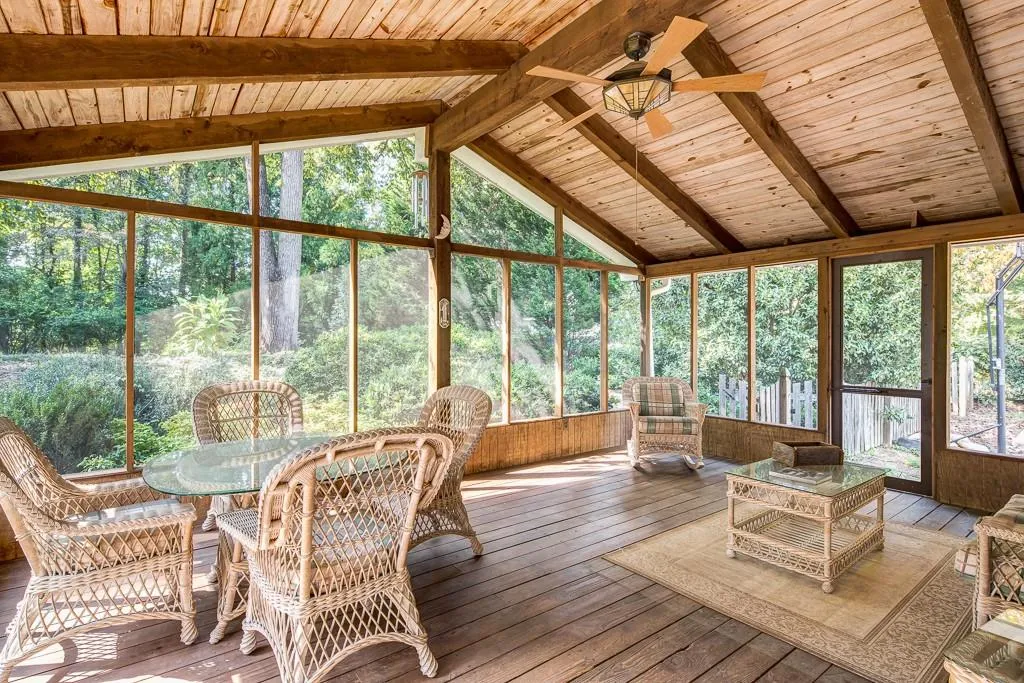 260 Skyridge Drive, Sandy Springs, Georgia 30350, 5 Bedrooms Bedrooms, ,3 BathroomsBathrooms,Residential,Sold,260 Skyridge Drive,5911864