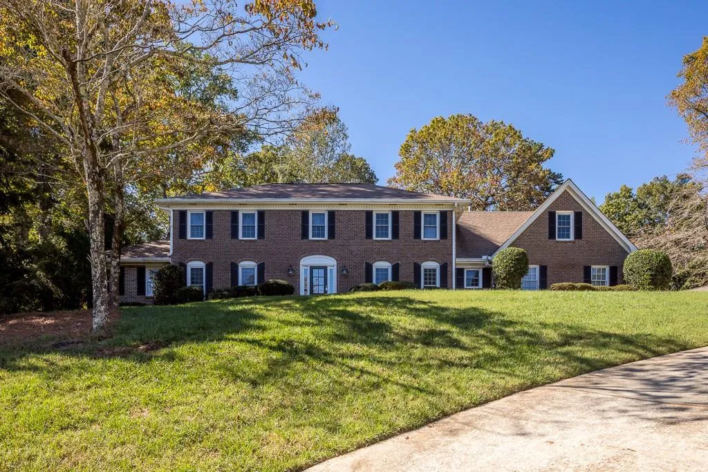 260 Skyridge Drive, Sandy Springs, Georgia 30350, 5 Bedrooms Bedrooms, ,3 BathroomsBathrooms,Residential,Sold,260 Skyridge Drive,5911864