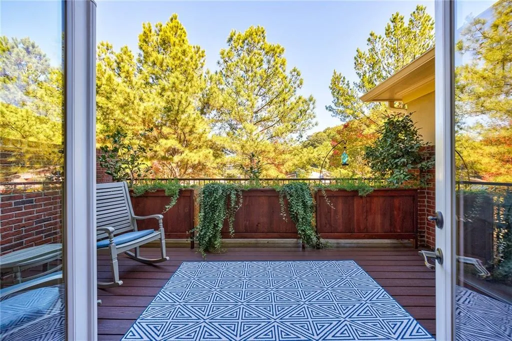 811 Creekgarden Court, Atlanta, Georgia 30339, 4 Bedrooms Bedrooms, ,4 BathroomsBathrooms,Residential,Sold,811 Creekgarden Court,7473553